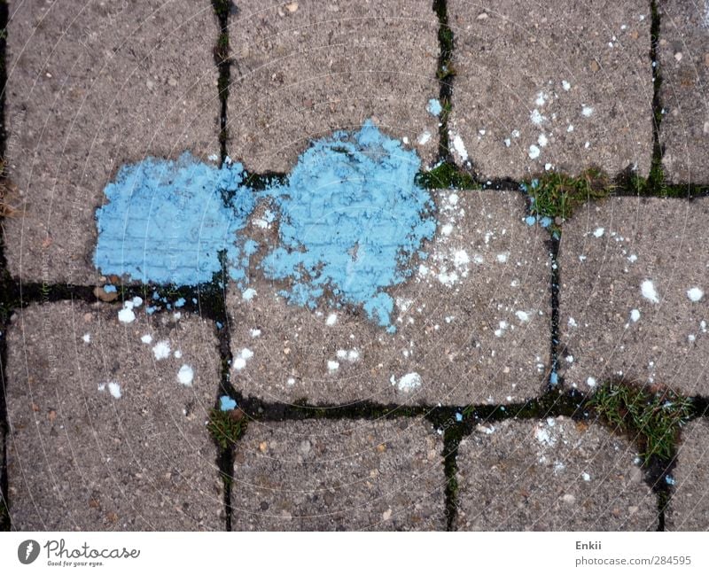 Kreideblau Kinderspiel Umwelt Gras Moos Menschenleer Straße Wege & Pfade Stein Beton gebrauchen fahren machen dreckig einfach kalt grau grün weiß Farbe