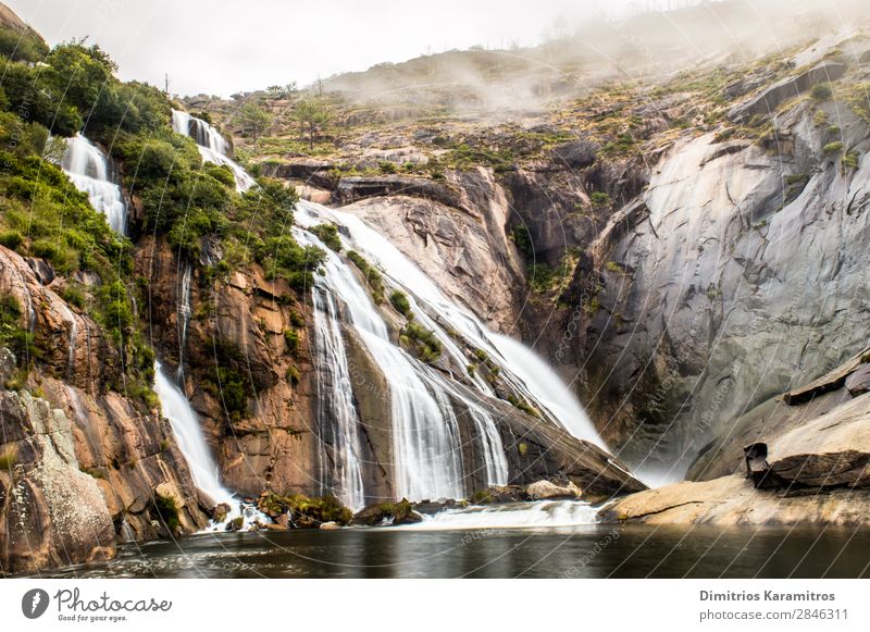 Cascada del Ezaro Natur Landschaft Wasser Nebel Felsen Wasserfall entdecken schön grün orange Fernweh geheimnisvoll Gelassenheit Galicia Spanien Schlucht Bach