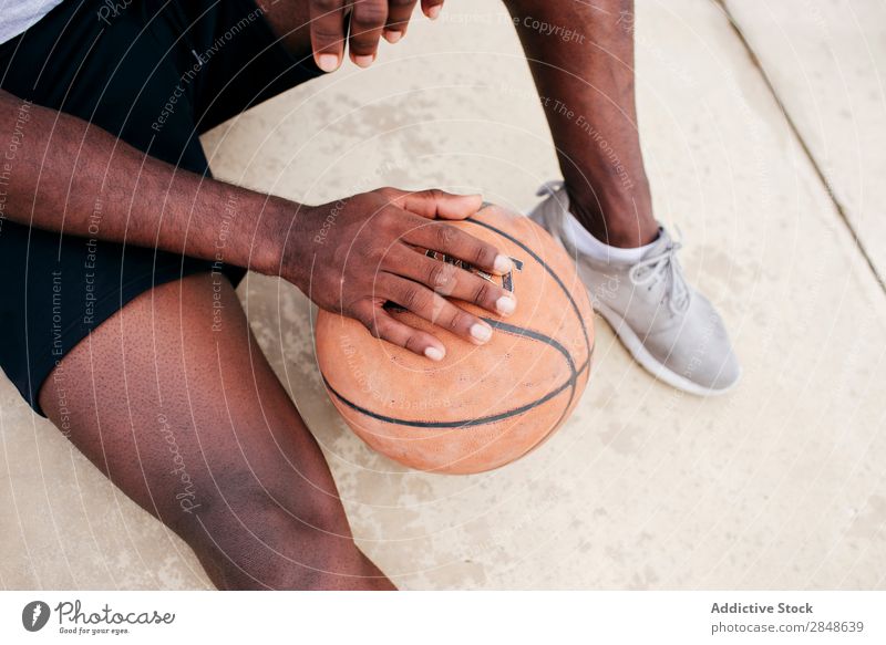 Getreidemann beim Basketball Mann Sportpark Körperhaltung Afroamerikaner Spieler Ferien & Urlaub & Reisen Straßenball Freizeit & Hobby Skyline Stadt maskulin