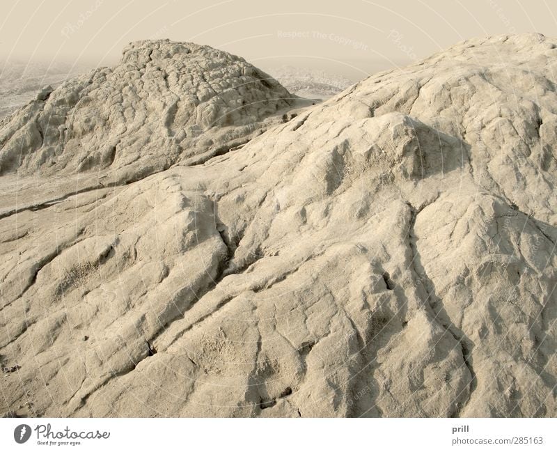 ground erosion Natur Landschaft Sand Dürre Hügel Wüste springen dreckig trocken braun erdrutsch senkung Erosion Haufen land ton Schlamm Lehm Sediment verwaschen