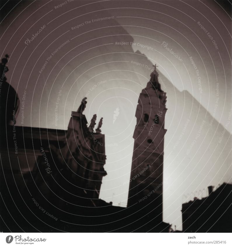 Venedig, gedoppelt Tourismus Städtereise Italien Stadt Hafenstadt Altstadt Menschenleer Haus Kirche Dom Palast Turm Gebäude Architektur Sehenswürdigkeit Kreuz