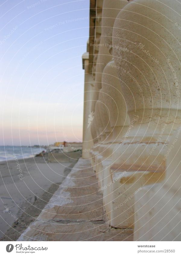 Geländer am Strand Spanien Beton Stimmung Europa Perspektive Abenddämmerung