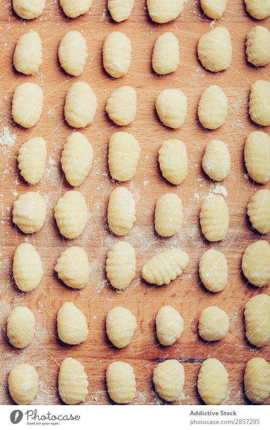 Hausgemachte italienische Gnocchi Koch Essen zubereiten Teigwaren Ei Mehl Lebensmittel frisch Gnocchi-Paddel selbstgemacht Gesundheit gebastelt Zutaten