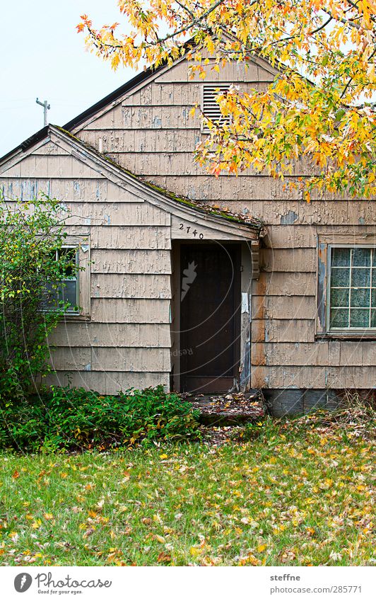 Around the World | Eugene eugene USA Stadtrand Haus Einfamilienhaus Fassade trist Unbewohnt schäbig Herbst Farbfoto Außenaufnahme