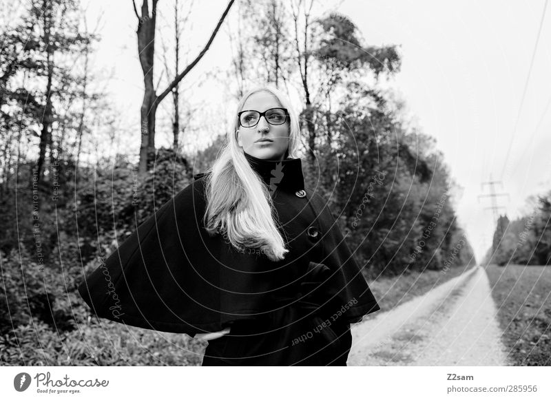 FALL 2012 elegant Stil feminin Junge Frau Jugendliche Mensch 18-30 Jahre Erwachsene Natur Landschaft Herbst Baum Sträucher Wald Wege & Pfade Mode Jacke Brille