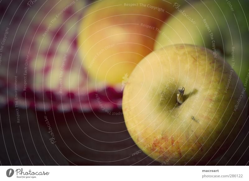 Äpfel Lebensmittel Frucht Ernährung Bioprodukte Vegetarische Ernährung Diät Natur Holz retro gelb reif Holztisch Holzplatte Vitamin vitaminreich