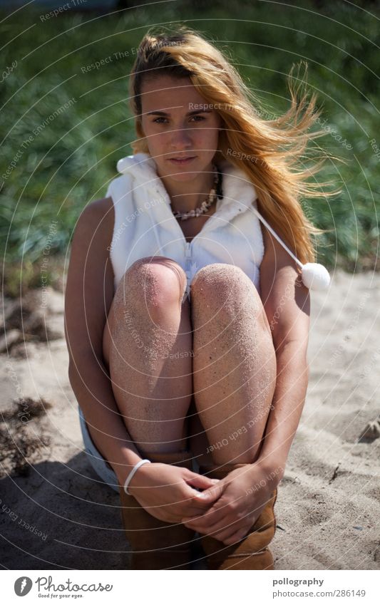 sandgirl (V) Mensch Junge Frau Jugendliche Erwachsene Leben 1 18-30 Jahre Natur Sand Sommer Schönes Wetter Sträucher Strand Mode Schmuck Haare & Frisuren blond