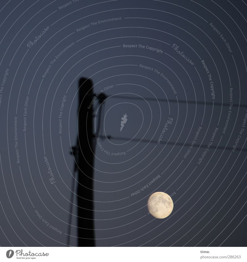 |. Technik & Technologie Energiewirtschaft Hochspannungsleitung Elektrizität Himmel Nachthimmel Mond Strommast dunkel Originalität schön weich Gelassenheit