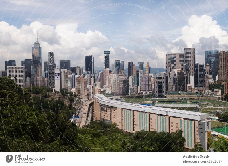 Luftaufnahme der Stadt mit Wolkenkratzern Großstadt modern Hochhaus Architektur Business Skyline Fluggerät Drohnenansicht Victoria Peak Hongkong Stadtzentrum