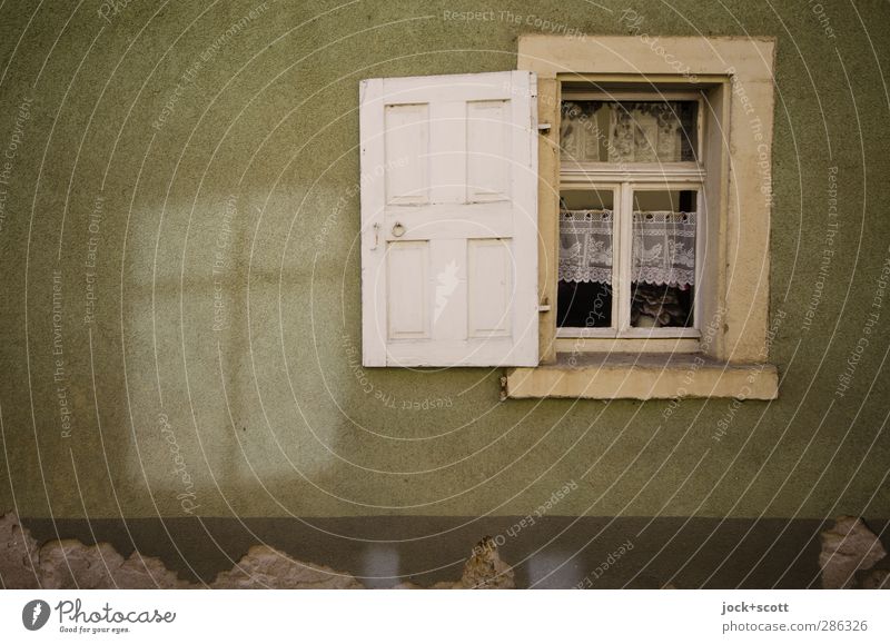 Schein & Sein Fensterdekoration Franken Dorf Haus Fassade Fensterladen Dekoration & Verzierung alt authentisch Putz nebeneinander Lichterscheinung