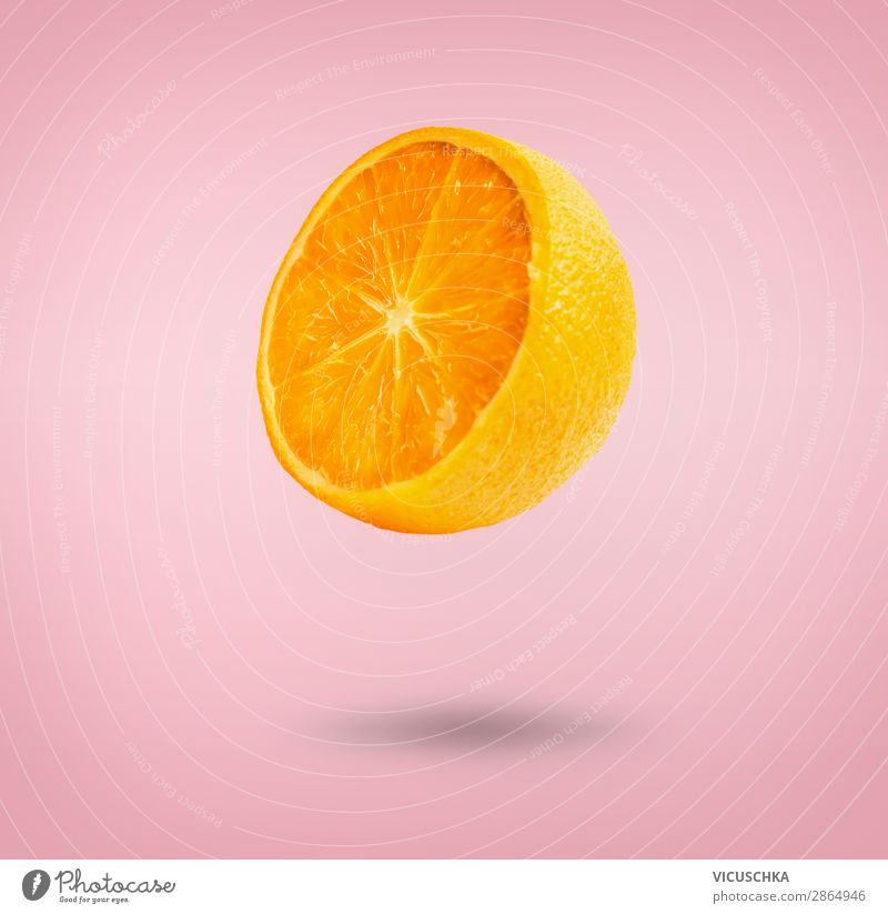 Fliegende Orange Lebensmittel Frucht Ernährung Saft kaufen Stil Design Sommer gelb rosa Schweben Vitamin Hälfte fliegend Vitamin C Farbfoto Nahaufnahme