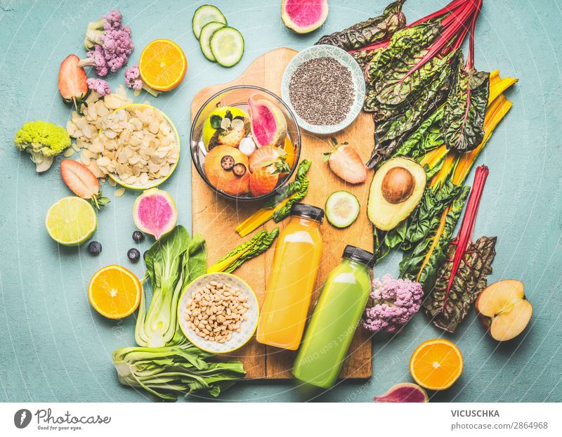 Gesunde Smoothie-Zutaten und Mixer Lebensmittel Gemüse Frucht Apfel Orange Getreide Kräuter & Gewürze Ernährung Frühstück Bioprodukte Vegetarische Ernährung