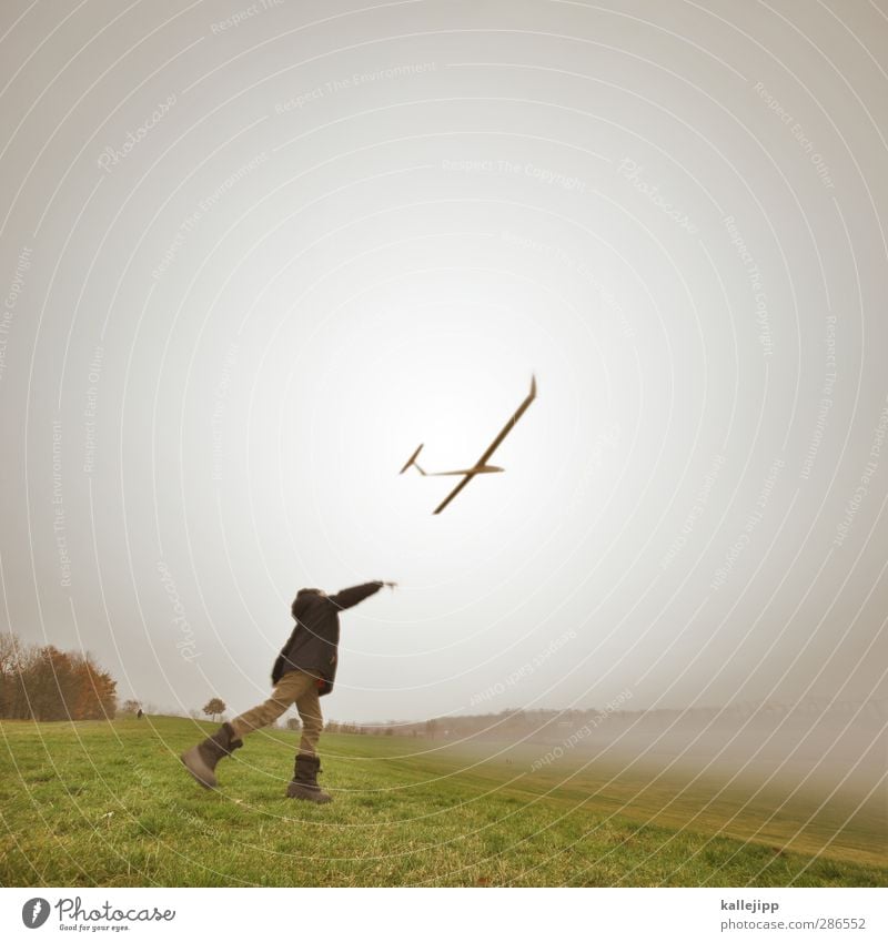 über den wolken Lifestyle Freizeit & Hobby Spielen Mensch Kind Junge Kindheit Leben 1 3-8 Jahre Umwelt Natur Landschaft Luft Herbst Nebel fliegen Flugzeug