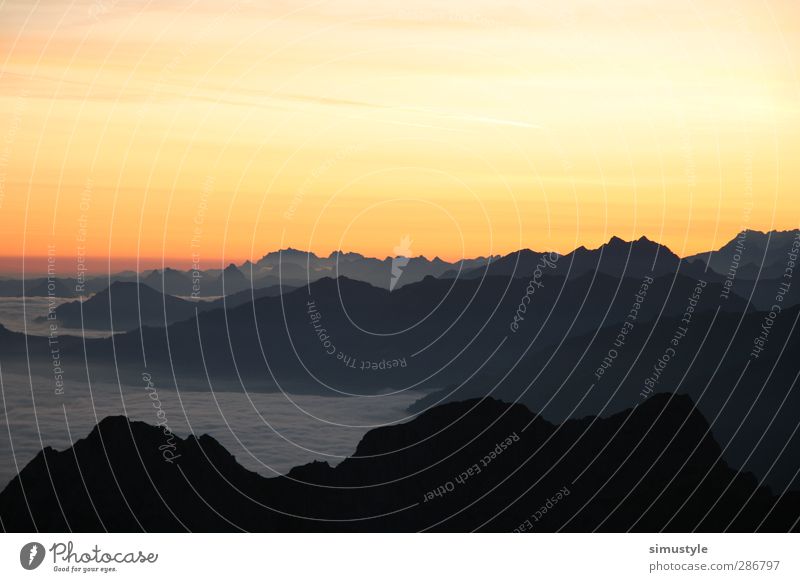 Morning glow Sonnenaufgang Sonnenuntergang Schönes Wetter Alpen Berge u. Gebirge Gipfel ästhetisch Farbfoto Außenaufnahme Textfreiraum oben Morgendämmerung