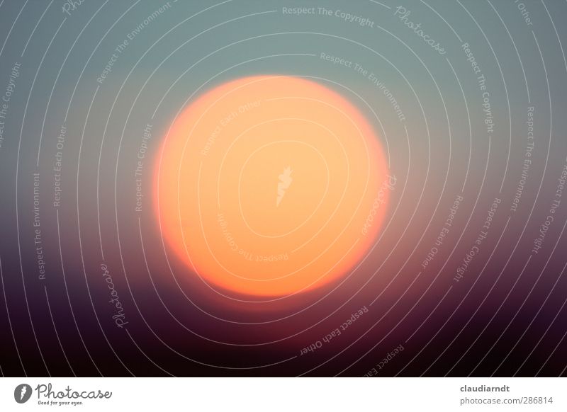 Feuerball Urelemente Himmel Wolkenloser Himmel Sonne Sonnenlicht Schönes Wetter leuchten heiß Wärme violett orange türkis Geometrie Kreis Farbfoto Außenaufnahme