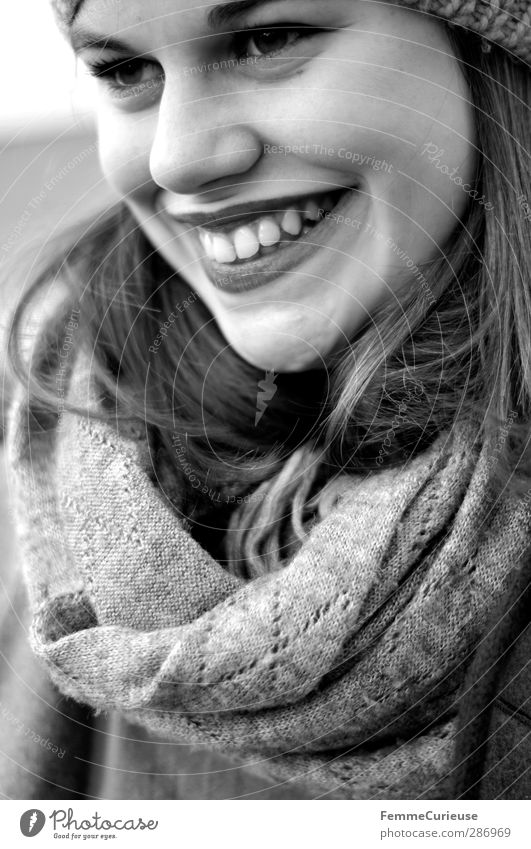 The smile on her face. schön feminin Junge Frau Jugendliche Erwachsene 1 Mensch 18-30 Jahre ästhetisch Zufriedenheit elegant Erfolg Erholung Freude Leben