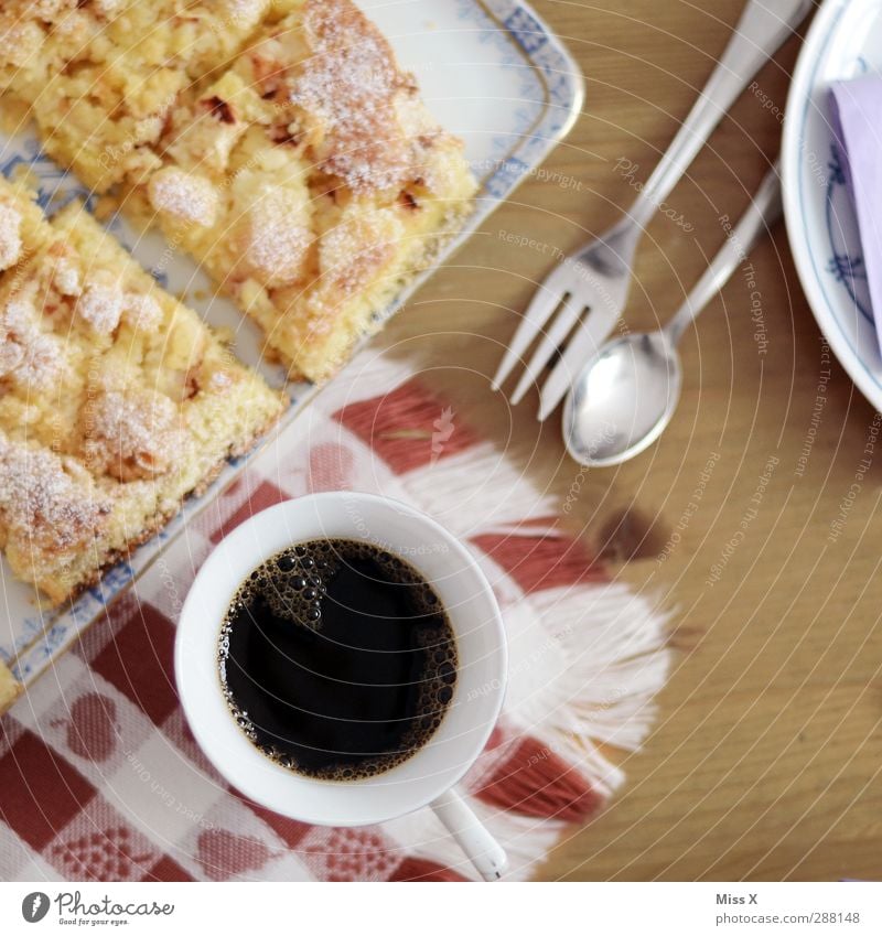 Kaffeevogel Lebensmittel Kuchen Ernährung Frühstück Kaffeetrinken Getränk Geschirr Teller Tasse Besteck Geburtstag lecker süß Apfelkuchen Streuselkuchen