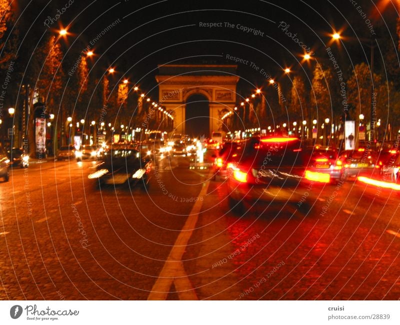 Champs Elysees Paris Frankreich Champs-Elysées Verkehr Nacht dunkel schwarz rot Verkehrsstau chaotisch Geschwindigkeit Europa Arc de Triomphe orange