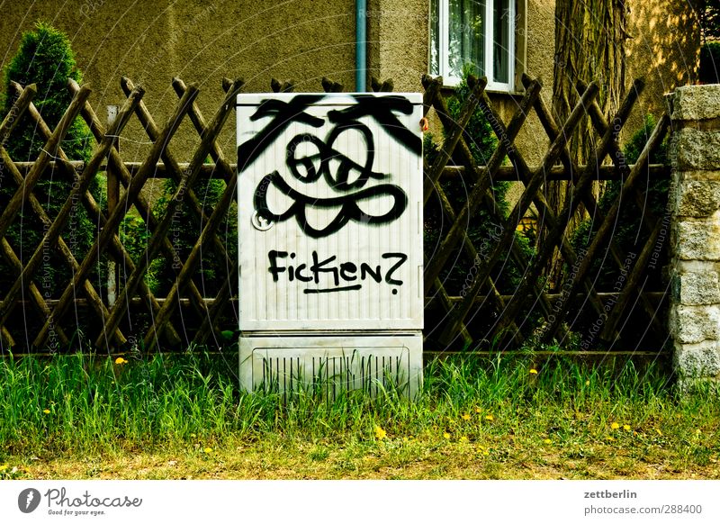 Ficken? Dorf Kleinstadt Schriftzeichen Hinweisschild Warnschild Graffiti Liebe Neugier Hemmungslosigkeit verschwenden Sex Sexualität Gesicht Fragen