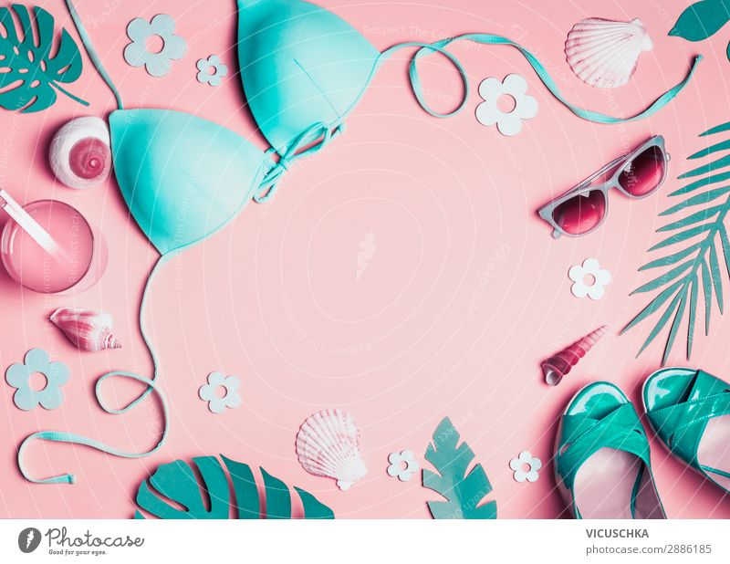 Sommer und Strand Sachen auf rosa Hintergrund kaufen Design Ferien & Urlaub & Reisen feminin Natur Blatt Bekleidung Bikini Accessoire Sonnenbrille Schuhe trendy