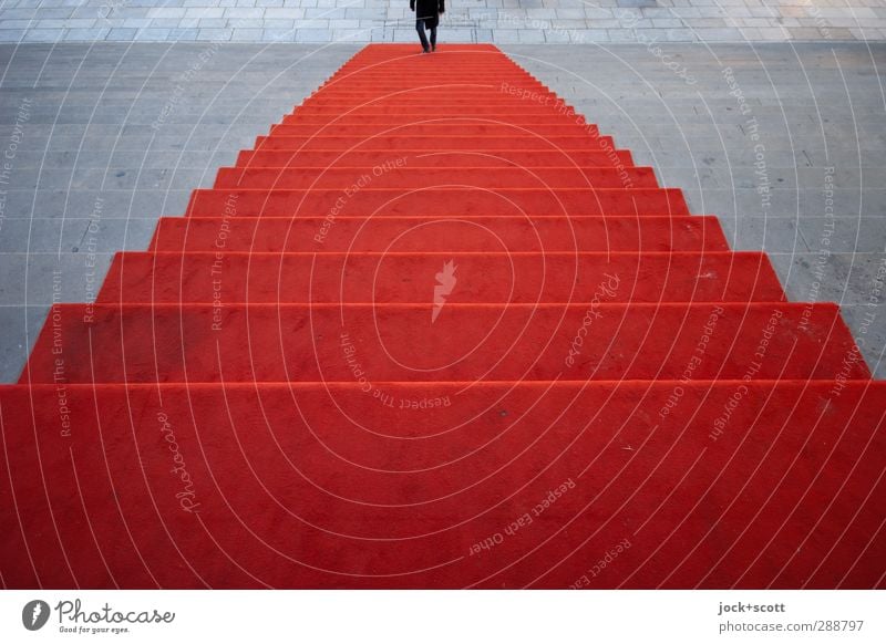 Treppe trifft Mensch gehen lang Beginn Symmetrie Wege & Pfade Roter Teppich aufsteigen klassisch Reaktionen u. Effekte Pyramide Illusion Phantasie abstrakt