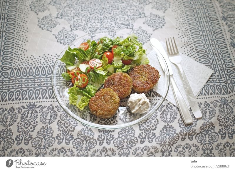 hunger? Lebensmittel Gemüse Salat Salatbeilage bratlinge Tomate Ernährung Mittagessen Bioprodukte Vegetarische Ernährung Geschirr Teller Besteck Messer Gabel