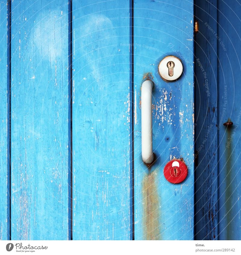 Entlastungsplätzchen Ferien & Urlaub & Reisen Tourismus Toilette Griff Schloss Tür Holz Kunststoff dreckig Duft einfach trashig blau rot weiß erleben