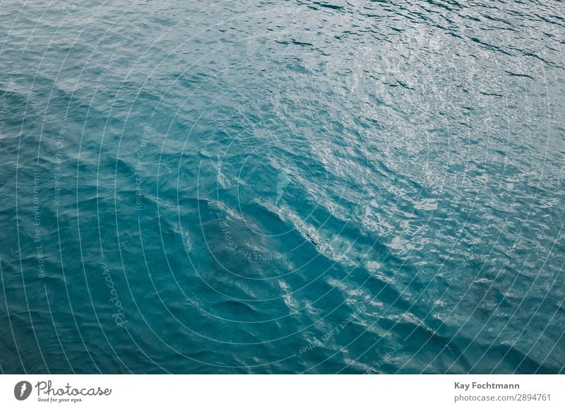 blaue Meeresoberfläche übersichtlich Wasser Muster winken Sommer Oberfläche MEER Natur Licht Textur Hintergrund glänzend Tapete Rippeln tief hell Farbe