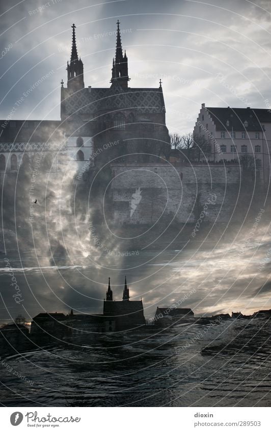 Weltuntergang | Das jüngste Gericht Luft Wasser Himmel Wolken Flussufer Rhein Basel Stadt Stadtzentrum Skyline Kirche Turm Gebäude Kirchturm Sehenswürdigkeit