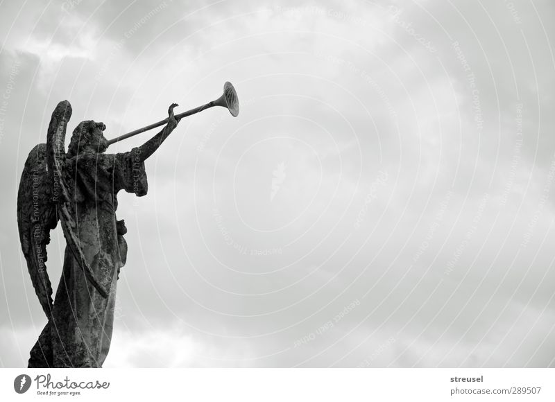 Weltuntergang? | keine Angst Kunst Skulptur Himmel Wolken Stein Zeichen Engel grau Hoffnung Glaube Trauer Tod Ende Endzeitstimmung Erwartung Ewigkeit