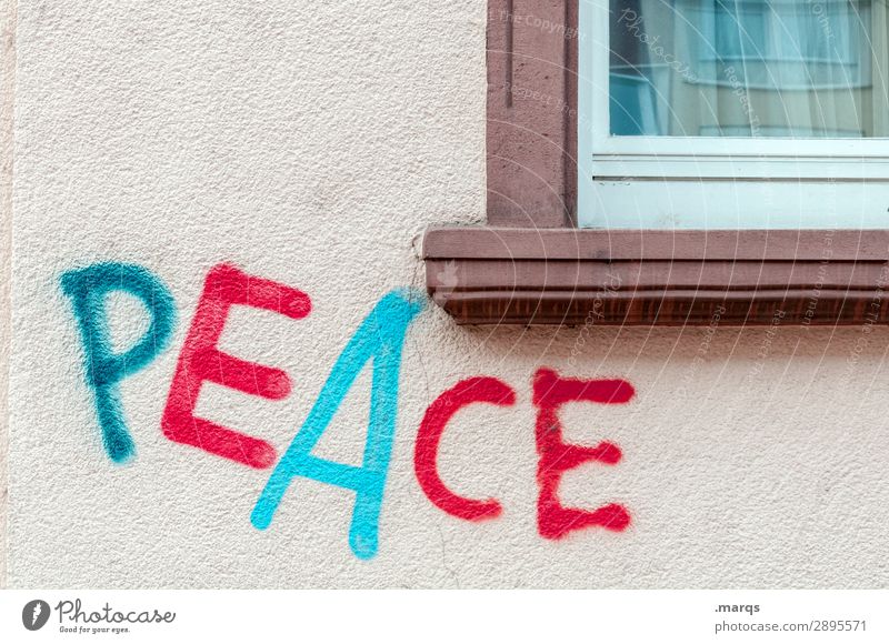 PEACE Mauer Wand Fenster Schriftzeichen Graffiti Frieden Politik & Staat Farbstoff Farbfoto Außenaufnahme Textfreiraum oben