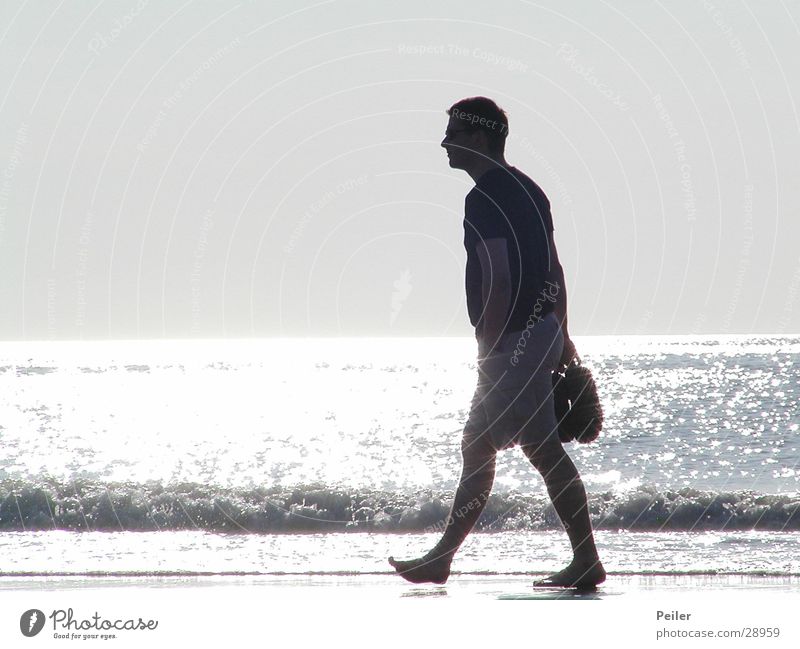 Pavel on the beach... Meer Gegenlicht Spaziergang Erholung weiß grau schwarz Mann Wasser