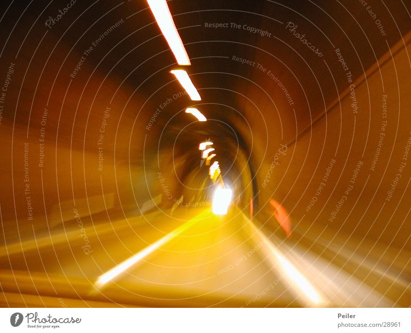 Speed im Tunnel Licht Langzeitbelichtung gelb Tunnelblick Reaktionen u. Effekte orange