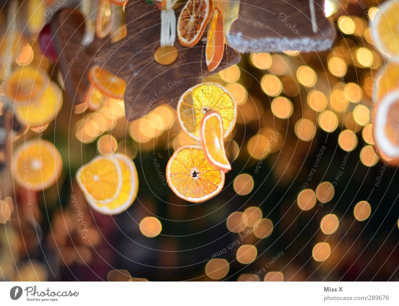 Weihnachtsmarkt Lebensmittel Frucht Teigwaren Backwaren Süßwaren Schokolade Ernährung Weihnachten & Advent leuchten Orange Orangenscheibe Lichterkette