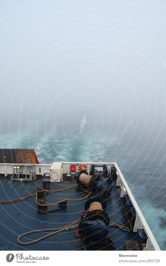 Foggy way to Norway Frühling Nebel Nordsee Meer Schifffahrt Passagierschiff Seil Einsamkeit Schmerz Unendlichkeit Vergangenheit Farbfoto Außenaufnahme
