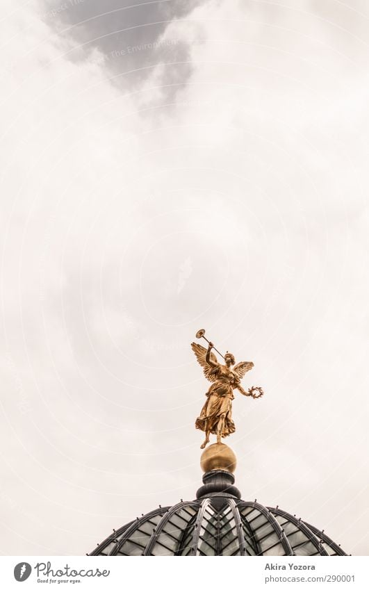 Musik liegt in der Luft Statue Himmel Wolken gold weiß grün Trompete Engel Religion & Glaube