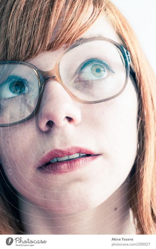 Frau Oberschlau Mensch Gesicht 1 18-30 Jahre Jugendliche Erwachsene Denken einzigartig nerdig Neugier Wissen rothaarig Brille Brillengestell altehrwürdig klug