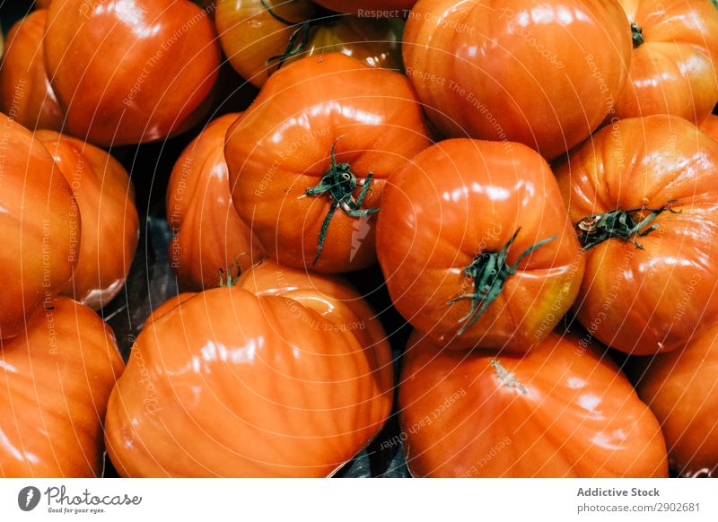Haufen frischer Tomaten reif geschmackvoll rot Anhäufung Gemüse Lebensmittel Vegetarische Ernährung organisch Gesundheit Vitamin saftig Diät Zutaten natürlich