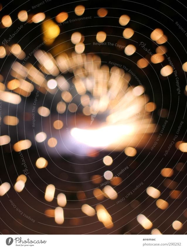 Sonnenpunkte Silvester u. Neujahr drehen leuchten Erwartung Feuerwerk Sonnenlicht Funken Farbfoto Außenaufnahme Experiment abstrakt Muster Menschenleer Nacht