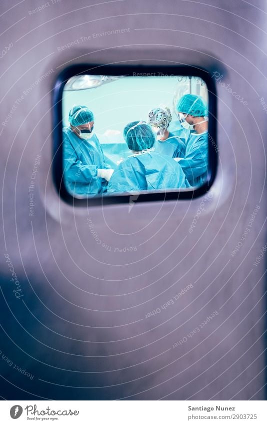 Arbeiten im Krankenhaus. Operation Chirurgie in Betrieb befindlich chirurgisch Raum Fenster Arzt Theater Medikament Team Arbeit & Erwerbstätigkeit