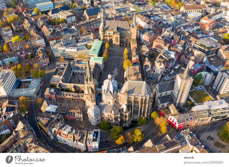 Aachen Stadt Hauptstadt Stadtzentrum Stadtrand Altstadt Sehenswürdigkeit Wahrzeichen Denkmal Religion & Glaube Aken Aix-La-Chapelle Großstadt aerial Farbfoto