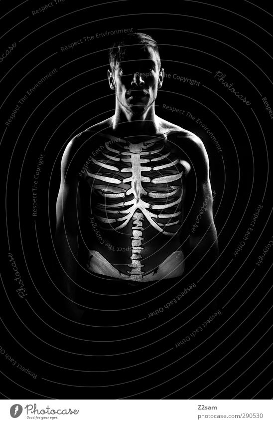 skeleton maskulin Junger Mann Jugendliche 30-45 Jahre Erwachsene ästhetisch sportlich dunkel gruselig muskulös nackt trashig bizarr Gesundheit Identität