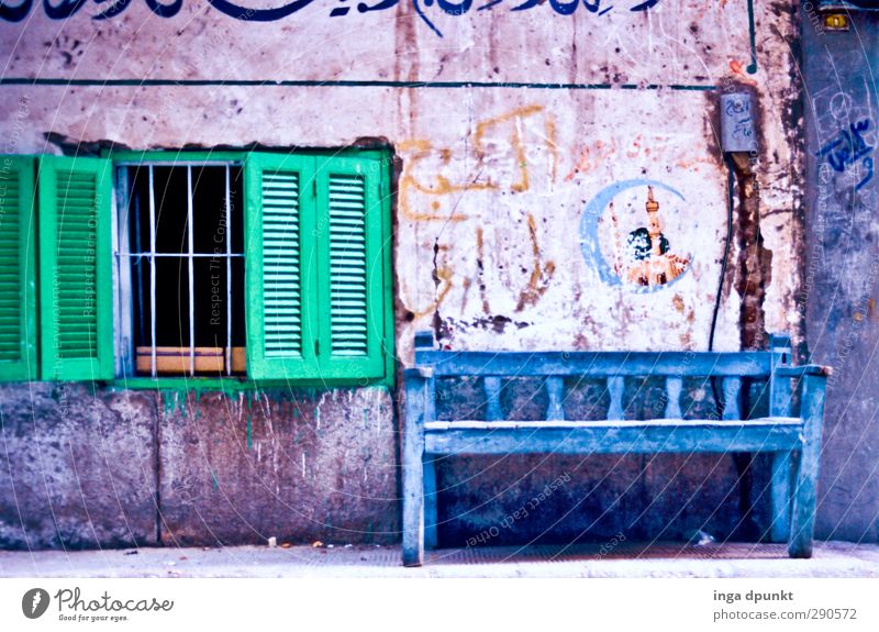 Fensterplatz Ägypten Naher und Mittlerer Osten Menschenleer Haus Mauer Wand Fassade Stadt Verfall Fensterladen Bank Straßenverkehr Graffiti Straßenkunst Dia