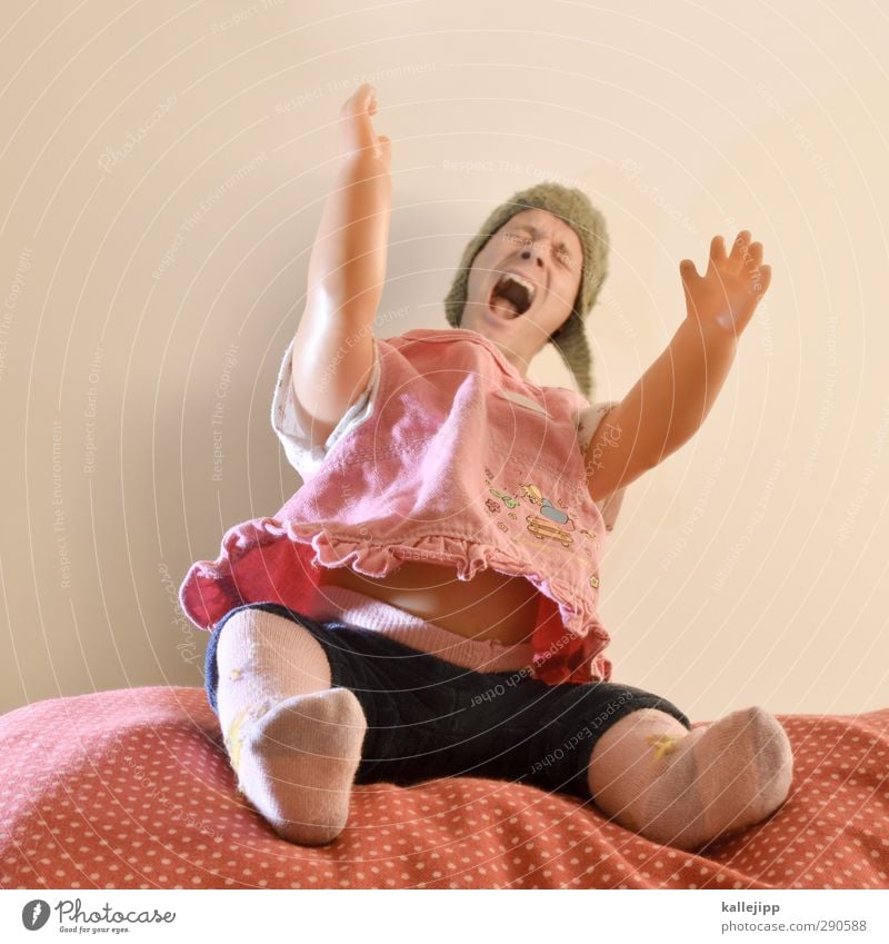 das kind im manne Mensch maskulin feminin androgyn Baby Mann Erwachsene Körper Kopf 1 0-12 Monate 30-45 Jahre schreien Spielen Puppe Spielzeug Kleid rosa Mütze