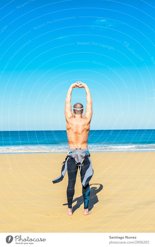 Fitness Mann Schwimmer Training Stretching Strand schwarz Kaukasier Taucher tauchen üben sportlich Brillenträger Schneebrille gutaussehend Gesundheit Lifestyle