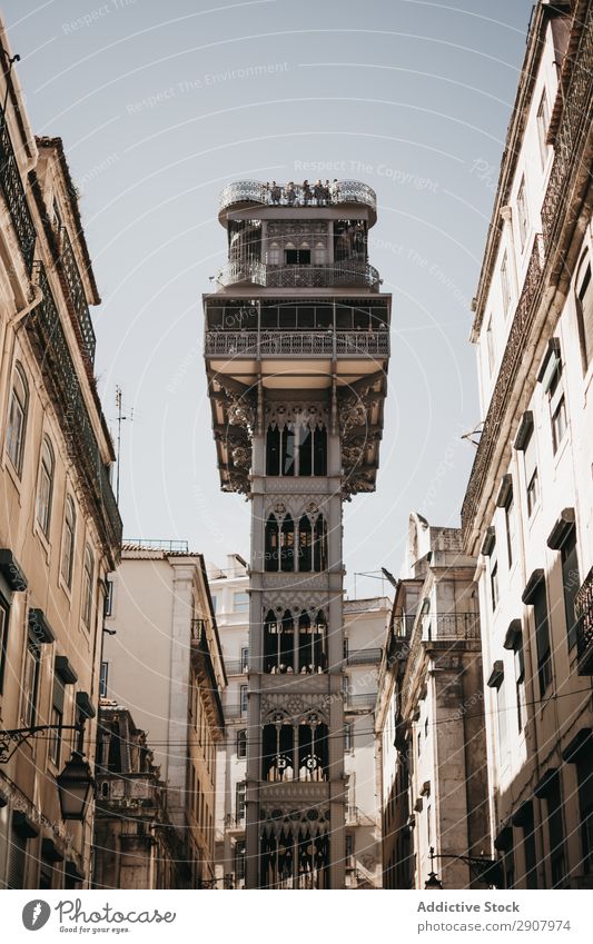 Schöner Turm an der Stadtstraße Straße Großstadt alt Ornament Architektur Lissabon Portugal Himmel Schönes Wetter Sonnenstrahlen Tag Tourismus