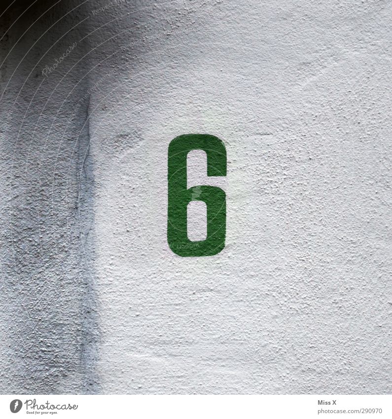 6 Zeichen Schriftzeichen Schilder & Markierungen grün einfach gemalt Hausnummer Ziffern & Zahlen Wand Farbfoto