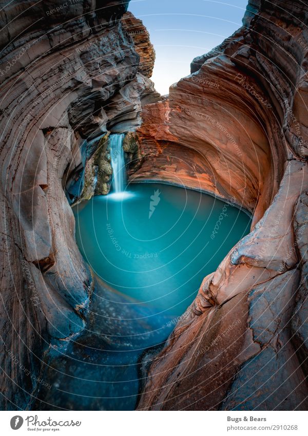 Wasserfall Umwelt Natur Landschaft Urelemente Schlucht Bucht Teich Bach Oase Kraft Abenteuer Naturphänomene türkis rot Felsen Reisefotografie Australien