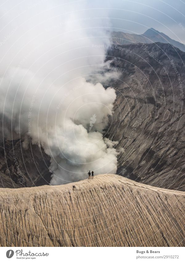 Rauchschwaden Paar Partner 2 Mensch Umwelt Natur Landschaft Urelemente Feuer Klima Berge u. Gebirge Gipfel Vulkan Bromo Abenteuer einzigartig entdecken