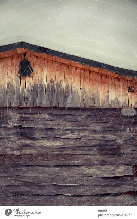 Hüttengaudi Winter Schnee Holz Holzwand Haus Mauer Wand einzigartig kalt Hüttenferien Alm Farbfoto Außenaufnahme Menschenleer Textfreiraum oben